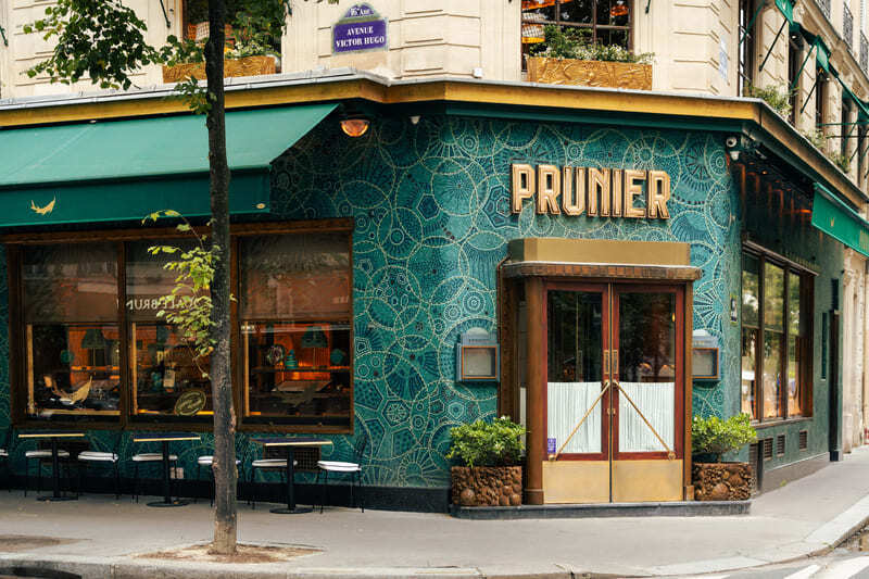 nanarquitectura's tweet image. En París, Prunier reabre con una renovación de Lázaro Rosa-Violán que actualiza su legado #artdeco 🏛️ 

El #proyecto combina memoria y diseño contemporáneo, reforzando su identidad histórica y su papel como referente del #interiorismo y la #arquitectura.

eu1.hubs.ly/H0ttmBc0