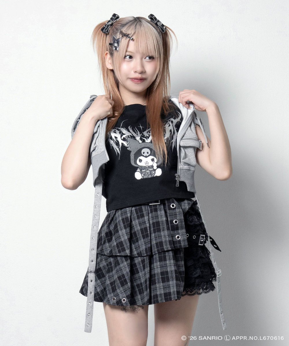 lazyslay's tweet photo. ＼ わたしはわたしを超えられる🖤 ／

クロミ×LAZYSLAYクロップドTシャツ (Black/White)

大胆にプリントされたクロミとロゴの組み合わせが最強に可愛い🐈‍⬛
これからの季節にぴったりな1枚🪩

⛓️ 04.29 Coming soon https://t.co/iuGiS8HNaQ