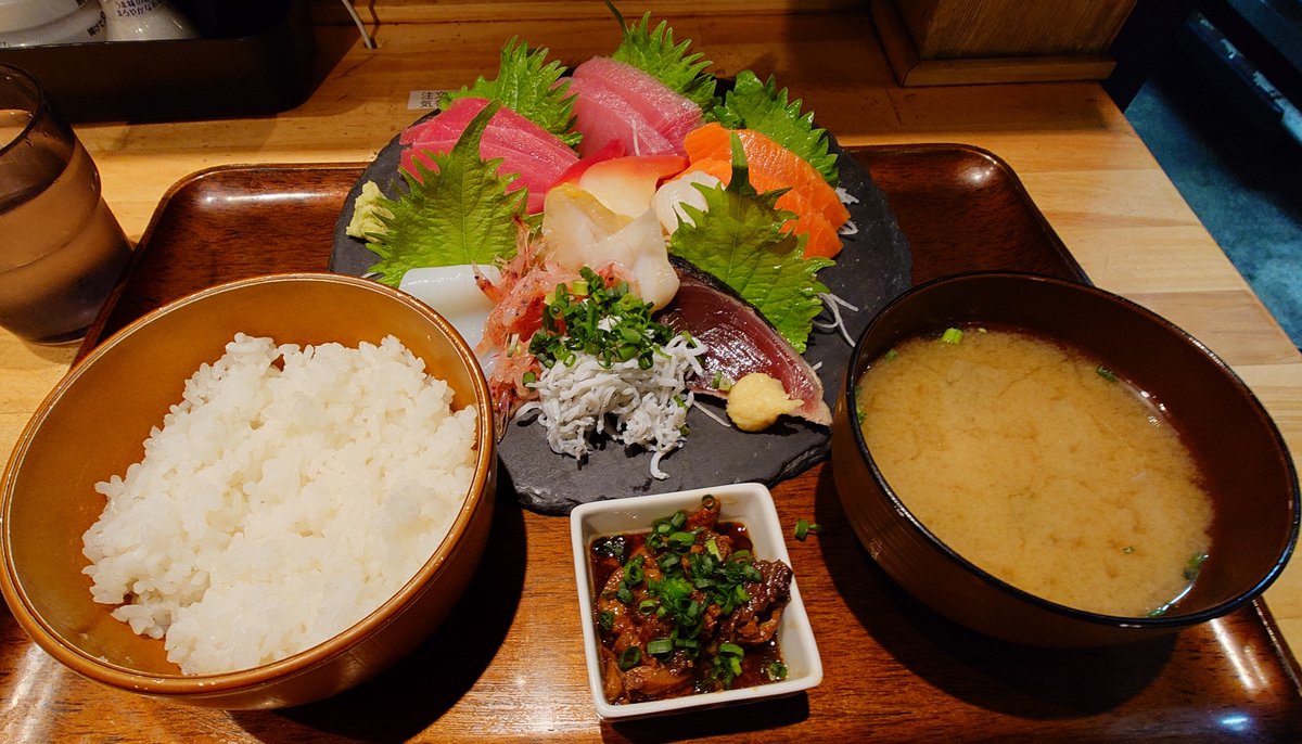 静岡に来たら、いつもの刺身定食