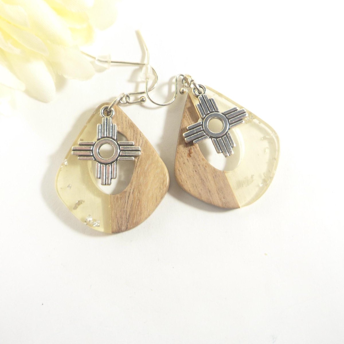 valroseshowers's tweet image. Zia Earrings Teardrop Design: Beige Resin &amp;amp; Wood, Southwestern Style tuppu.net/b5c6c45d #SantaFe #EtsyShop #EtsySeller #NewMexico #BeigeEarrings