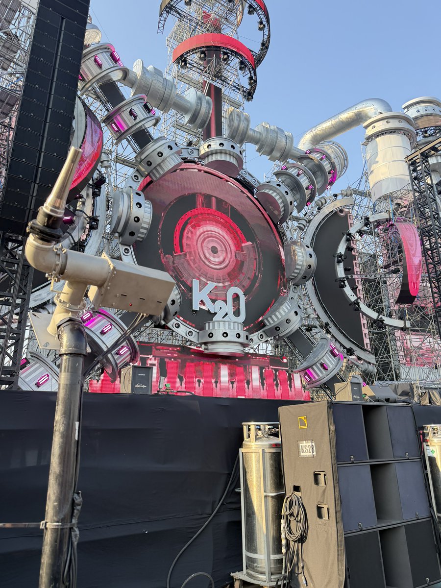 bryyyaanna's tweet photo. Barricadeโฆ I thought I was gonna die #K2O
#songkran2026 #LNGSHOT #BUS #RIIZE #Daouoffroad #Fiftyfity #KISSOFLIFE https://t.co/syhcTvKF4K