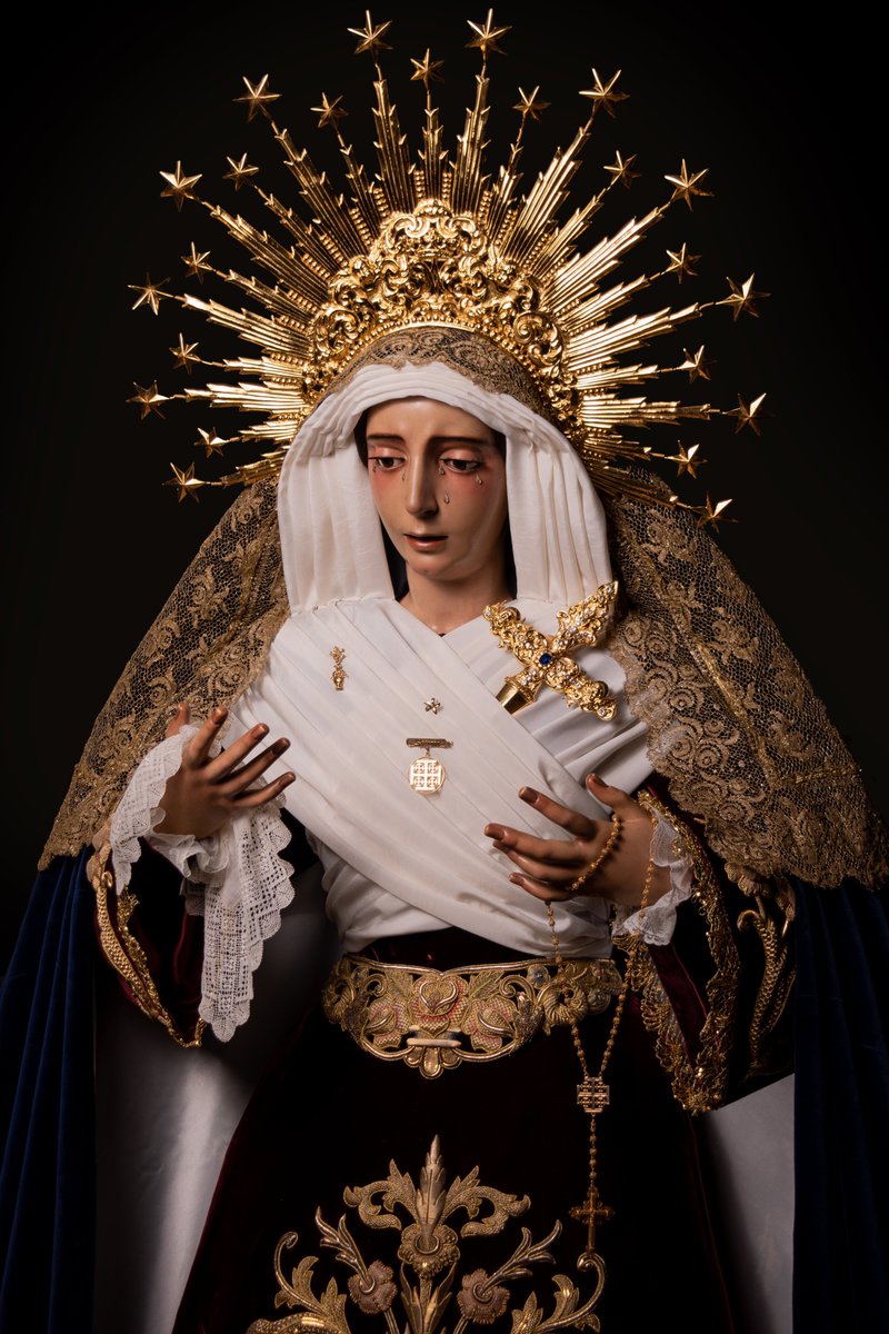 jesusdealcala's tweet photo. 𝐀𝐜𝐭𝐮𝐚𝐥𝐢𝐝𝐚𝐝 // La Santísima Virgen del Socorro para la Pascua.

Para la ocasión porta la saya bordada en terciopelo  de Lyon color burdeos por Curquejo en 1993  y manto de terciopelo azul; toca de sobremanto en encaje francés de oro https://t.co/F86bwJHzd7