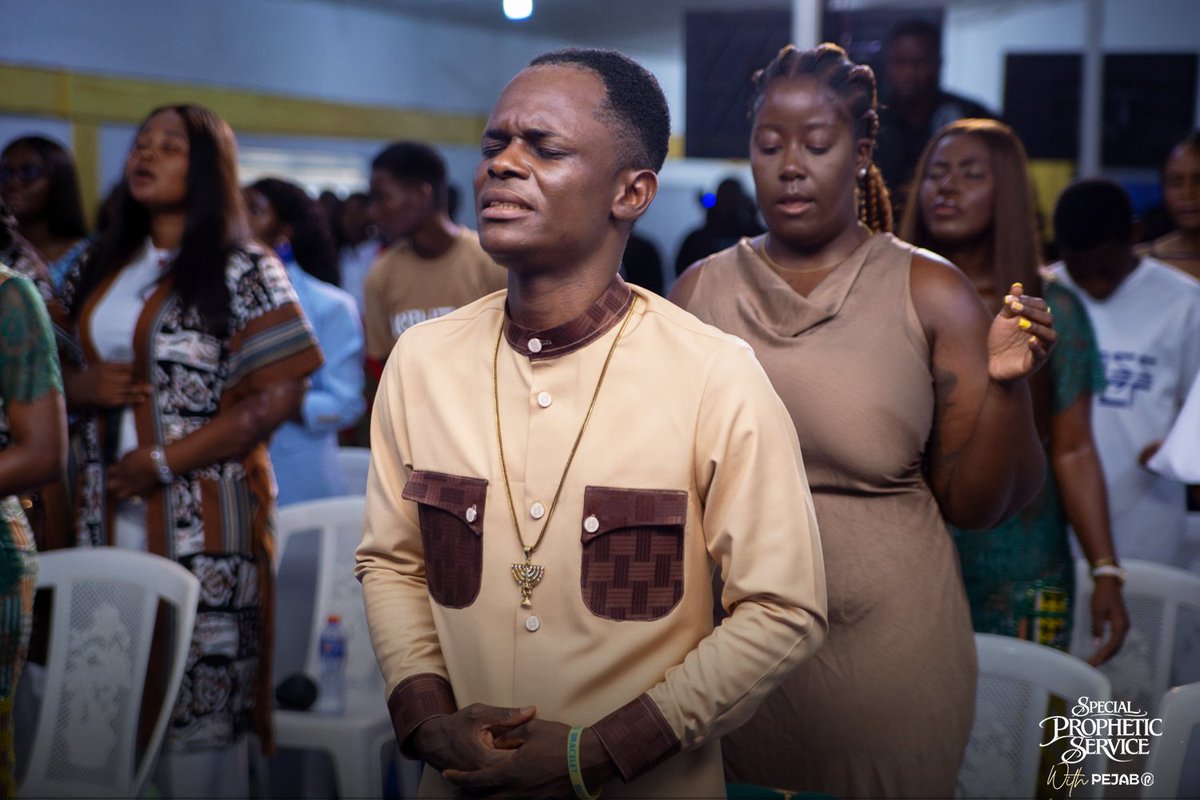 CC_Ekklesia's tweet photo. 🎶🎶Out of my belly
Shall flow rivers
Rivers of living waters🎶🎶
Let it flow
🎶🎶Let it flow
Let it flow
Oh let it flow right here right now🎶🎶
#PropheticSundayService
#PassOver2026
#CCEExperience
#YearOfCosmicGraceTo
#ReapAbundanceAmidstAdversity https://t.co/fetp5mBtAj