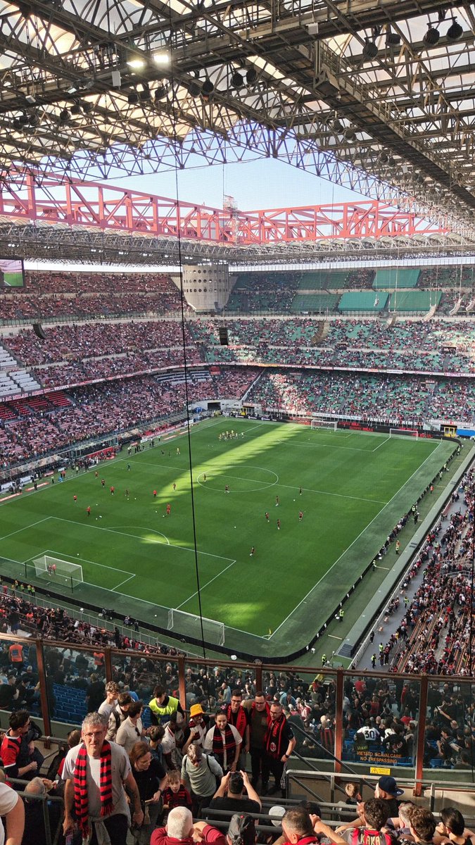 JaBra1996's tweet photo. AC Milan - Udinese 0-3 #groundhopping #serieA https://t.co/8DeCneAyCw