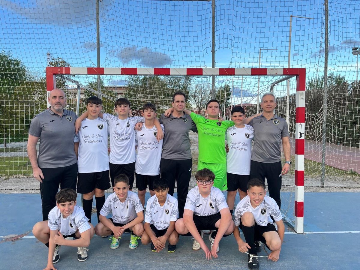 cdefutsalp20013's tweet photo. FOTOS OFICIALES TEMPORADA 26-27 🤍🖤 https://t.co/8y5kdbPGZI