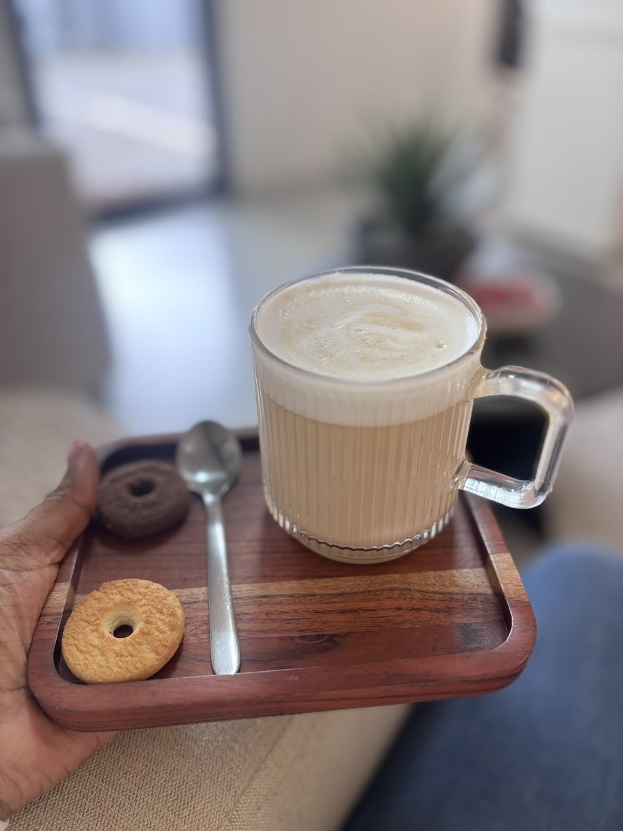 Asa_Sigoxo's tweet image. While waiting for my nail tech.