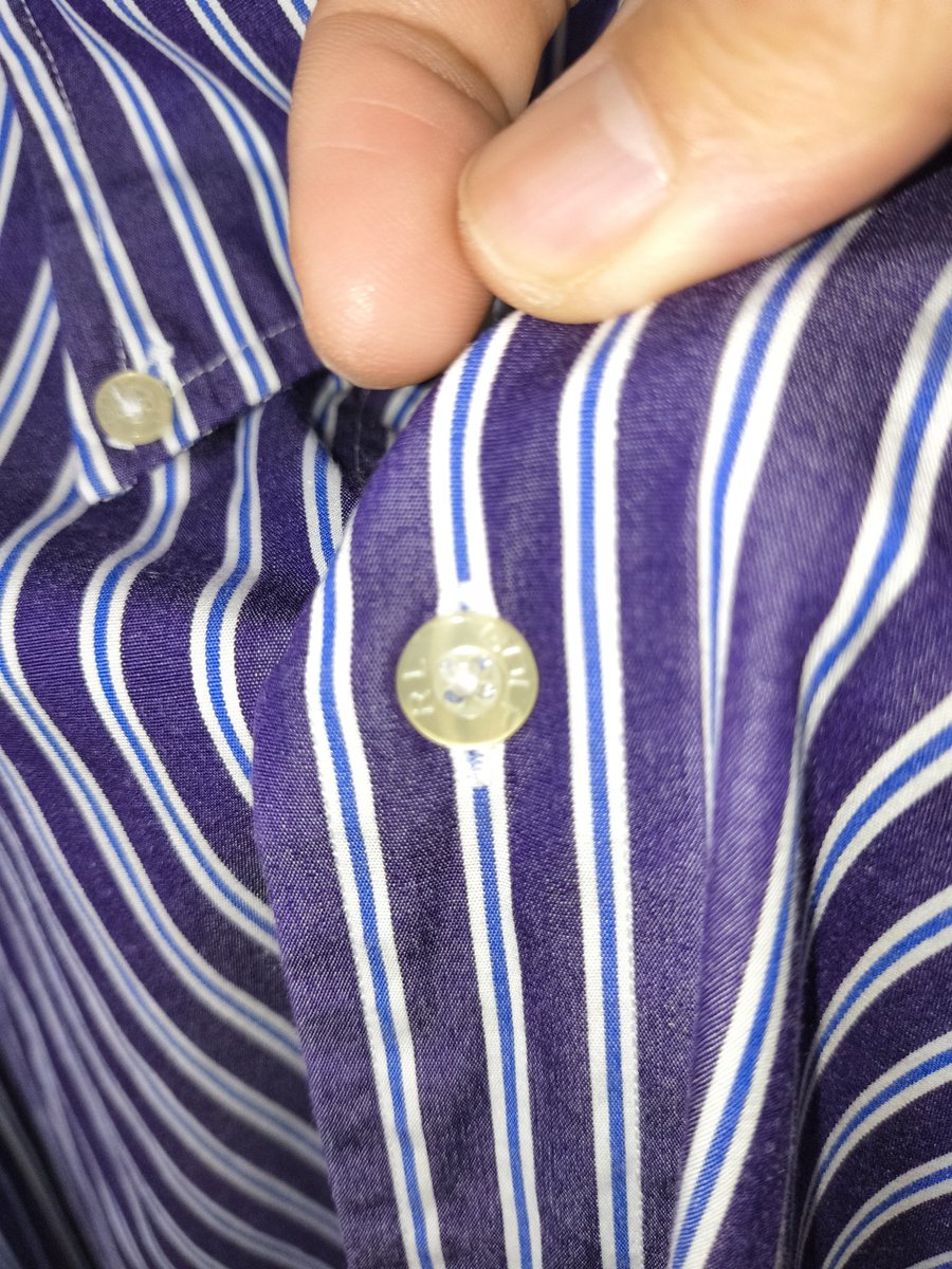 ymfresearch8739's tweet image. ラルフローレンゴルフのチルデン。通常のラルフよりもややレアで、ボタンもゴルフ仕様になっているところもなかなかおつ。
流行り廃りに関係なく着ることのできるラルフローレンの古着はやっぱり必携ですね。
#ラルフローレン
#古着