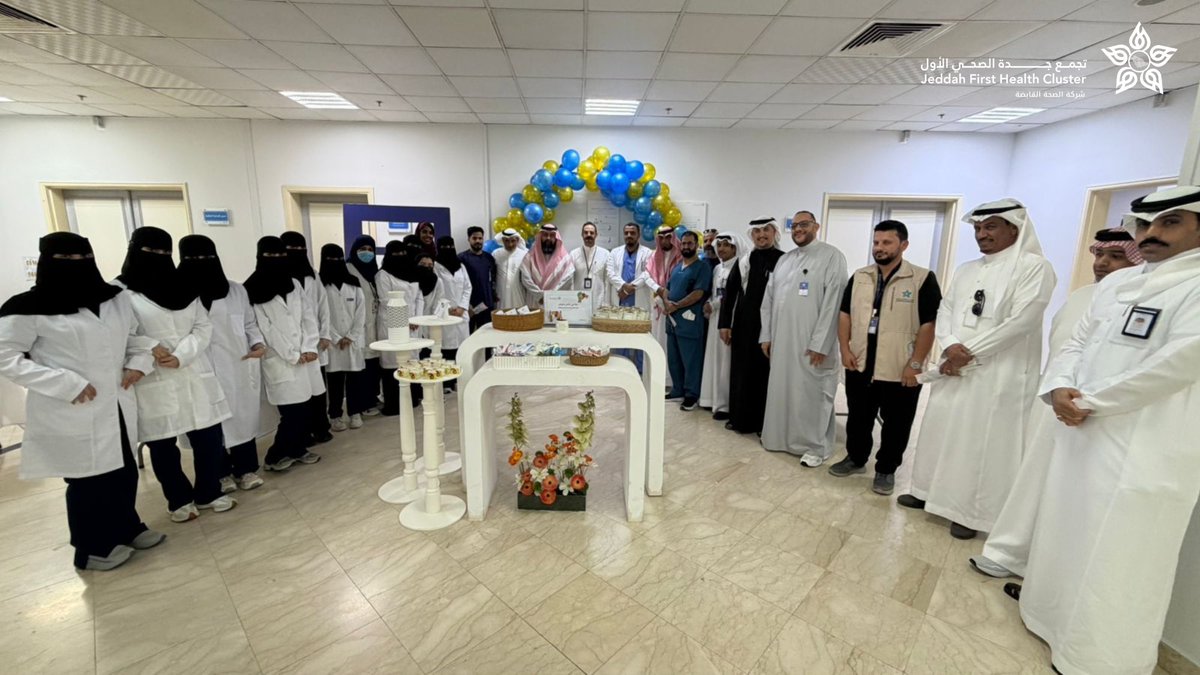 نظّم قسم الخدمة الاجتماعية بـ مستشفى الصحة النفسية بجدة فعالية بمناسبة #اليوم_العالمي_للخدمة_الاجتماعية، عكست الدور الإنساني للأخصائيين الاجتماعيين في إحداث فرق حقيقي في حياة المرضى، عبر التوعية والدعم النفسي والاجتماعي… بأثرٍ يمتد لما بعد العلاج.✨
#تجمع_جدة_الصحي_الأول_J1