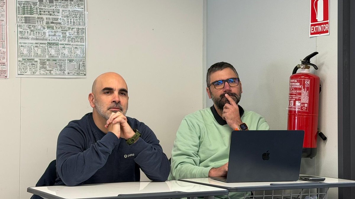 david_bonilla's tweet image. #SociosQue van de malotes. Al final del aula del curso básico de Excel al que se han apuntado.