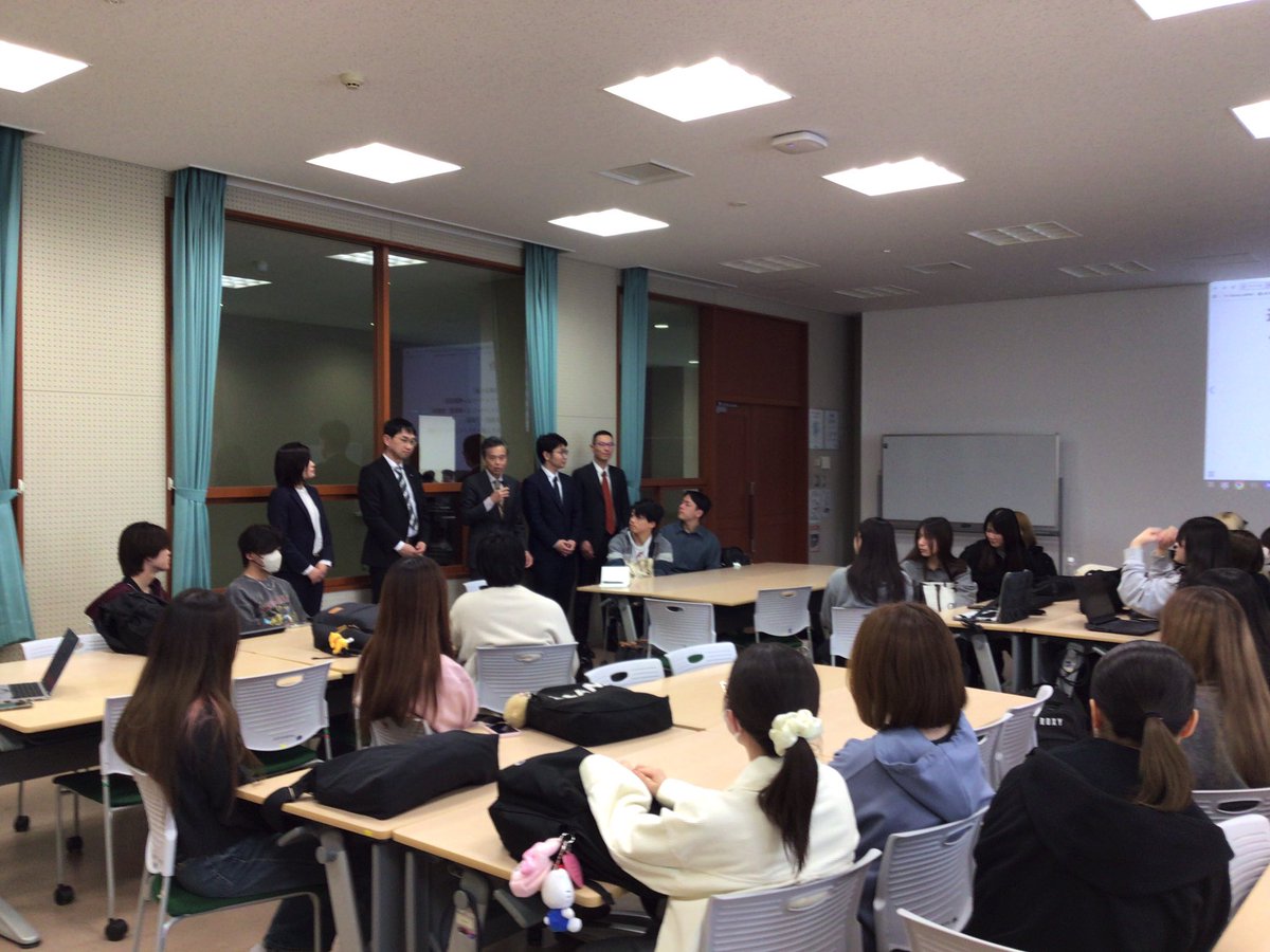 kitpsych2004's tweet photo. 学科2年生「心理情報とキャリアデザイン」で、株式会社てつでん様とコラボして、学科の学びの社会実装を目指します。てつでん様に課題を提示していただき、学生達が前期の間にその解決策を検討します。最後に選ばれたアイデアの試作品が制作され、来年後期の授業でその評価や検証を行う予定です。 https://t.co/TFYjeICPad