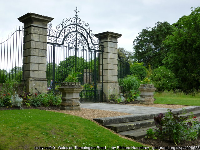Geograph_GBI's tweet image. Gates on Trumpington Road - The Botanic Gardens, #Cambridge #GreatBritain 
For a location  map by @OrdnanceSurvey open &amp;gt;&amp;gt;&amp;gt; geograph.org.uk/photo/4028628 #Geography #photography #architecture @CamTourGuide @CUBotanicGarden