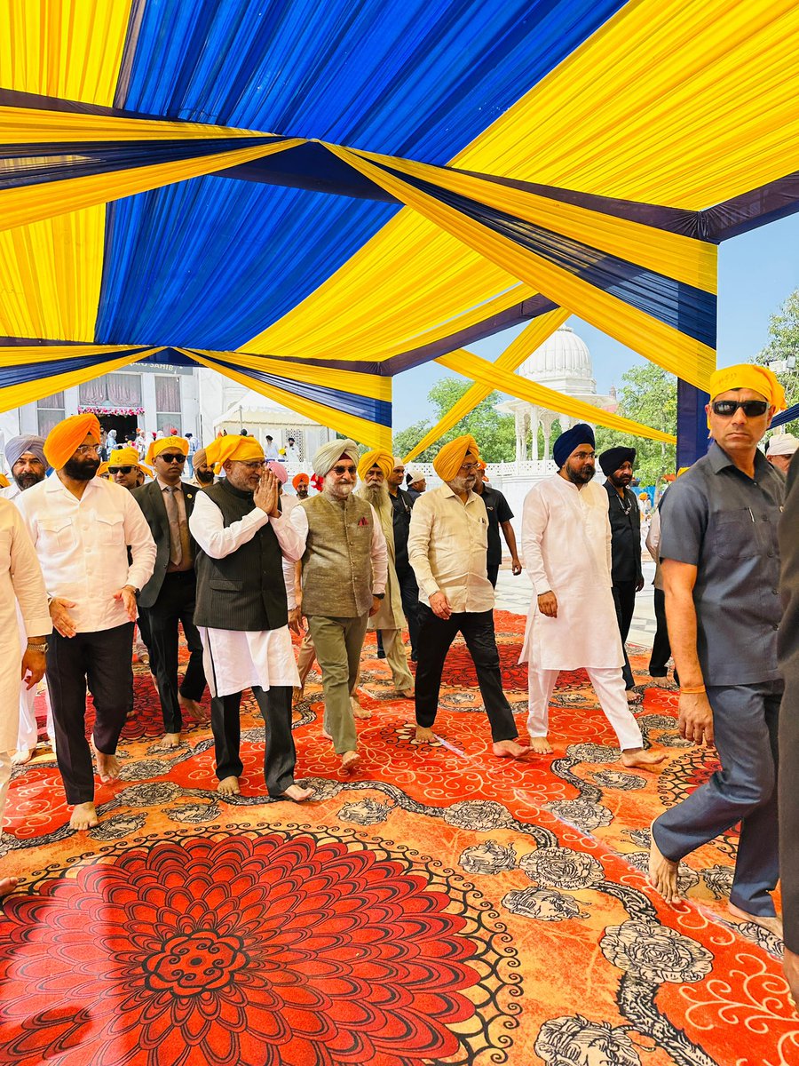 INDERPR39030895's tweet photo. On the sacred occasion of Khalsa Sajna Diwas and Baisakhi , Hon’ble Vice President @CPR_VP C. P. Radhakrishnan, Lieutenant Governor @SandhuTaranjitS Taranjit Singh Sandhu,and  Manjinder Singh Sirsa paid their obeisance and sought divine blessings at Gurdwara Sri Rakab Ganj Sahib https://t.co/oJ4i8ogL8r