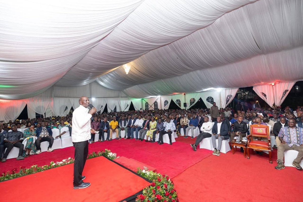 lawrencekitema's tweet image. President William Ruto earlier today held talks with more than 2,000 grassroots leaders from Kisii and Nyamira counties during his four-day tour of the region, focusing on fast-tracking key development projects to drive Kenya’s transition to a first-world economy.