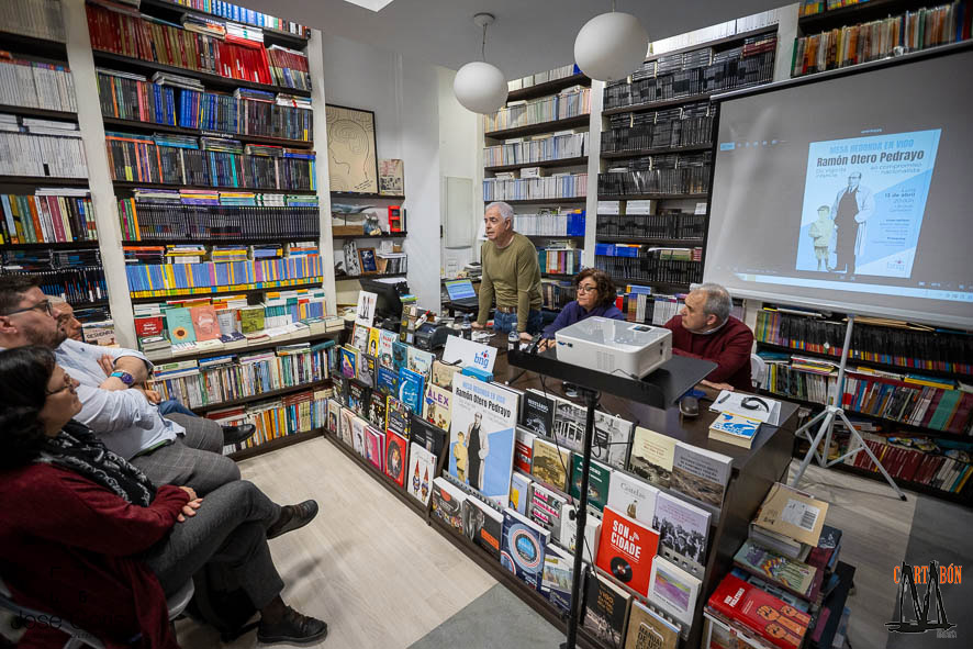 bngvigo's tweet photo. O BNG celebramos este luns na libraría Cartabón unha mesa redonda para lembrar a figura de Ramón Otero Pedrayo no 50 aniversario do seu pasamento

Un percorrido dende o Vigo da súa infancia até o seu compromiso nacionalista, que contou coas intervencións de Ramón Nicolás e Afonso Eiré, presentado pola nosa deputada Carmela González