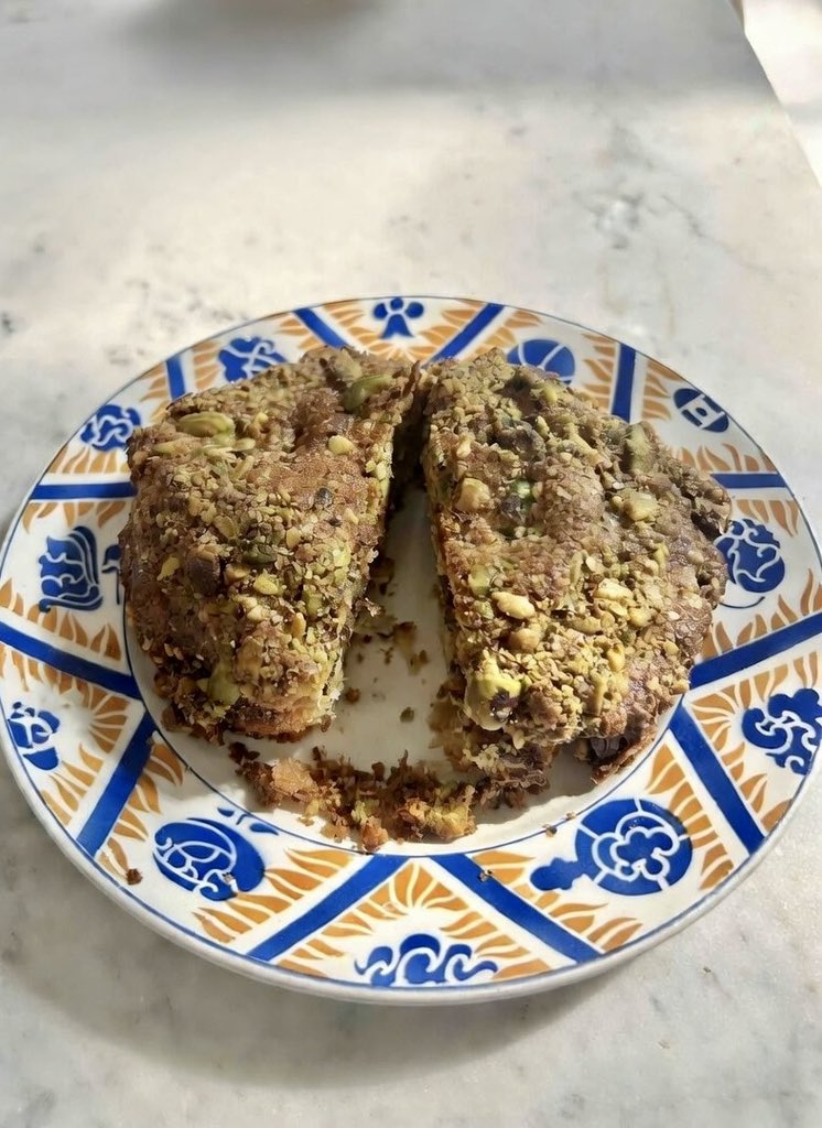 tiptoemaria's tweet image. Maybe I’m a little sinner…

#temptation #sweet #mood #pistachio