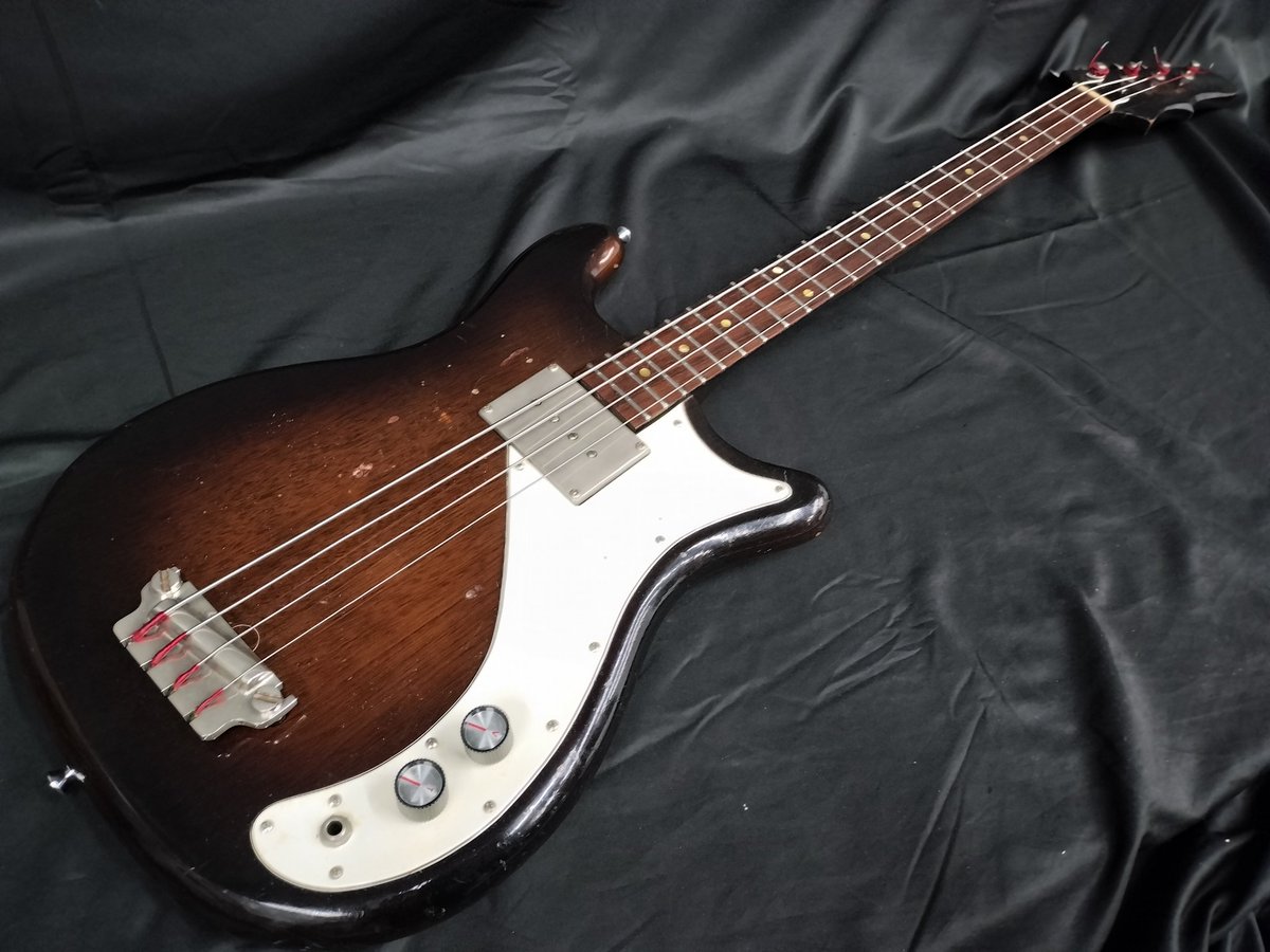 apollon_nagaoka's tweet photo. 激シブなヴィンテージの #Epiphone 製ベースを買い取らせて頂きました‼️

ハム1発ならではのふくよかな低音が弾いてて気持ちいい一本です
メンテ完了が楽しみです☺

#1960年代製
#NEWPORT_BASS https://t.co/hZg2yFRInT