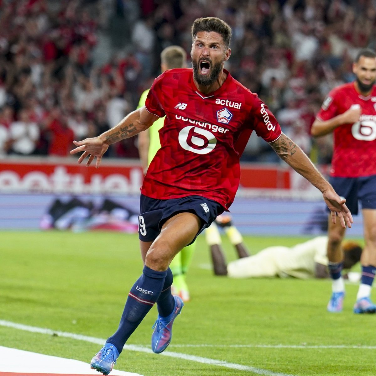 LoscFansOnline's tweet image. 🆕  Avec 11 buts au compteur (t.c.c.), 𝗢𝗟𝗜𝗩𝗜𝗘𝗥 𝗚𝗜𝗥𝗢𝗨𝗗 (39 ans) est actuellement le "meilleur buteur" du LOSC cette saison !  👏

🇫🇷  7 buts en L1 + 1 passe décisive
🇪🇺  4 buts en Europa League

#Losc #Lille
