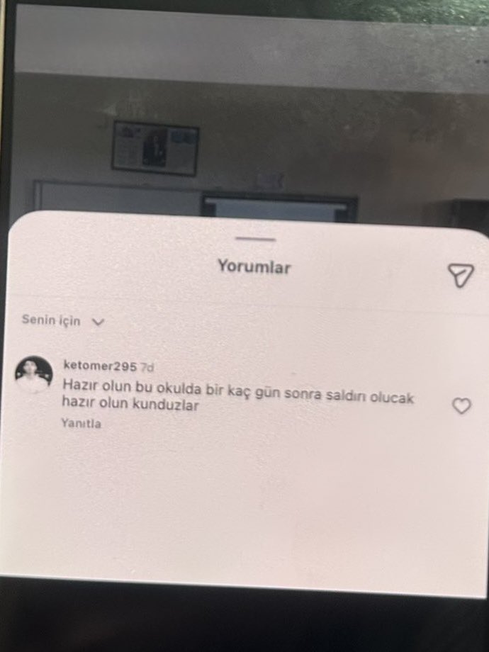 vaziyetcomtr's tweet image. Lisede Saldırı Öncesi Tehdit Mesajı Ortaya Çıktı

Şanlıurfa’daki lise saldırısını 19 yaşındaki Ö.K’nın gerçekleştirdiği iddia edildi.

▪️ Şüphelinin, olaydan önce okulun Instagram paylaşımına tehdit içerikli yorumlar yaptığı ortaya çıktı.

Kaynak | @emrullaherdinc