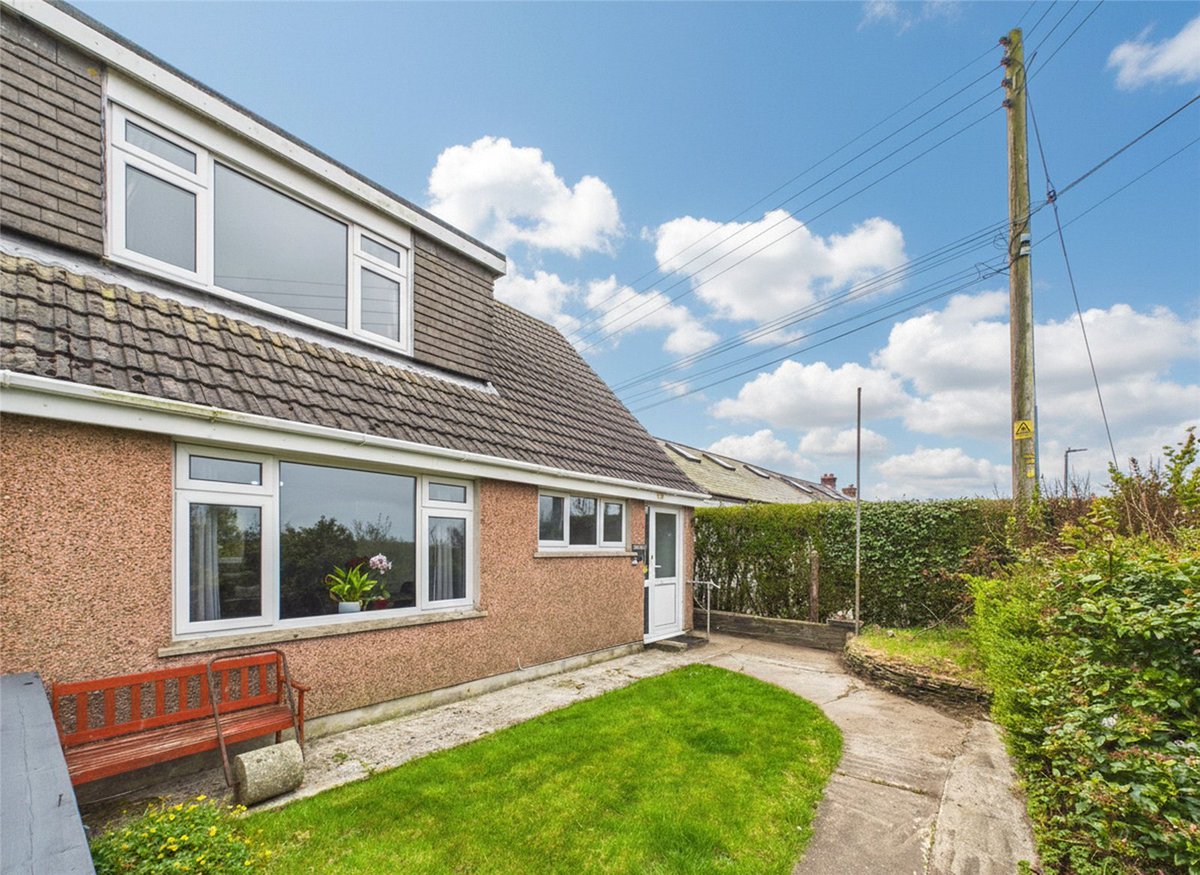 KivellsProperty's tweet image. 🎉 JUST LISTED 🎉
📍 #Camelford
💰 Guide Price: £239,950

A large 80+ sqm two bedroom semi-detached house boasting a south facing rear garden, well appointed accommodation throughout, parking for two cars and a garage. EPC - D.
🌐 kivells.com/properties/LAU…

#JustListed