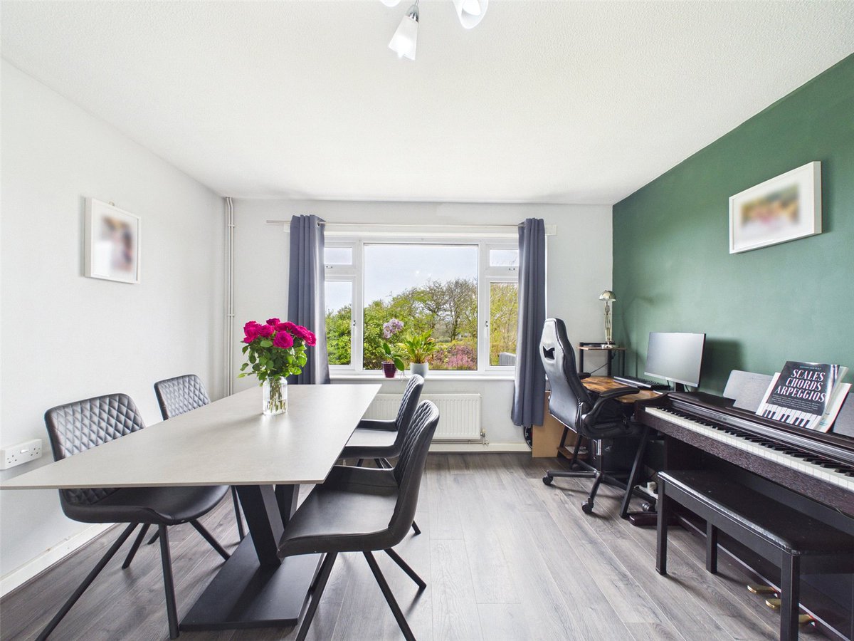 KivellsProperty's tweet image. 🎉 JUST LISTED 🎉
📍 #Camelford
💰 Guide Price: £239,950

A large 80+ sqm two bedroom semi-detached house boasting a south facing rear garden, well appointed accommodation throughout, parking for two cars and a garage. EPC - D.
🌐 kivells.com/properties/LAU…

#JustListed