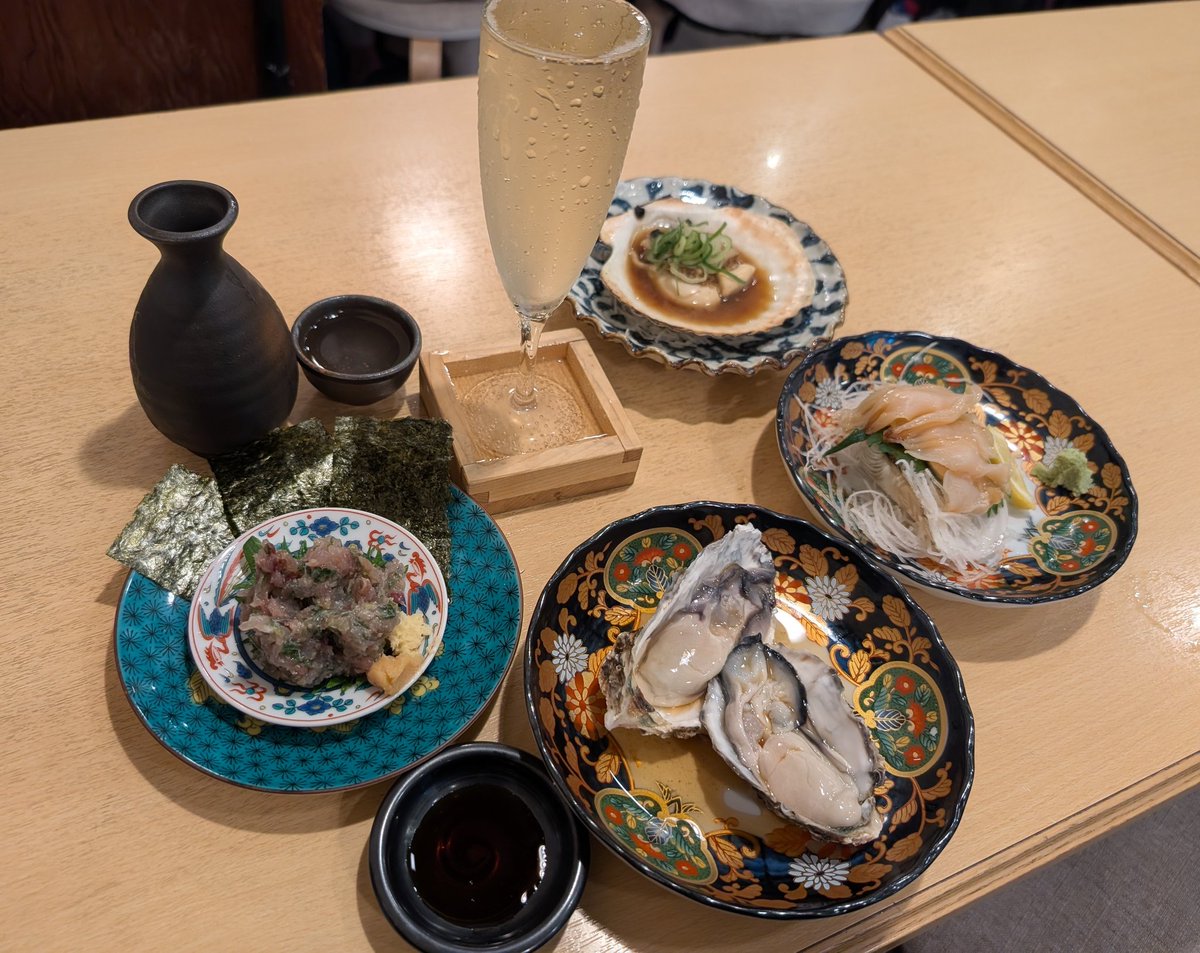 トモシ tweet media