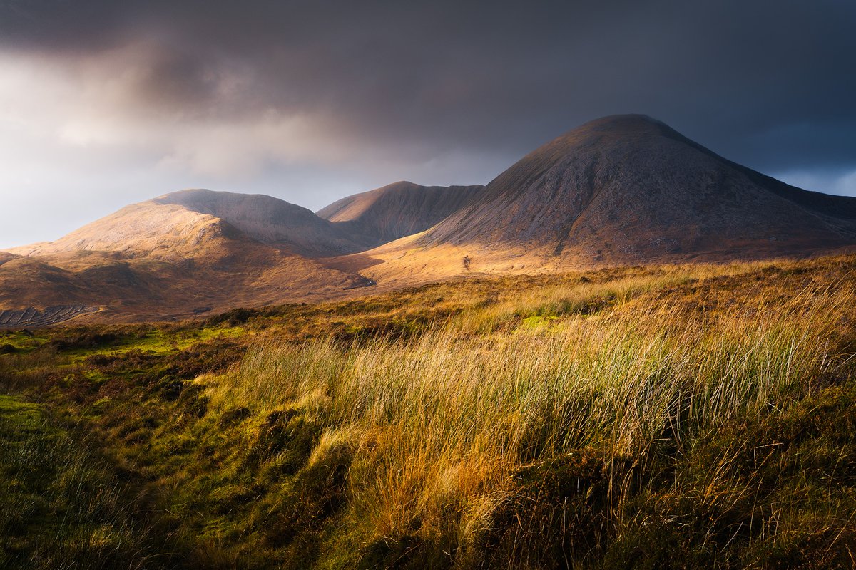DamianShields1's tweet image. Mountain light, Beinn na Caillich #IsleofSkye #Scotland #Highlands damianshields.com