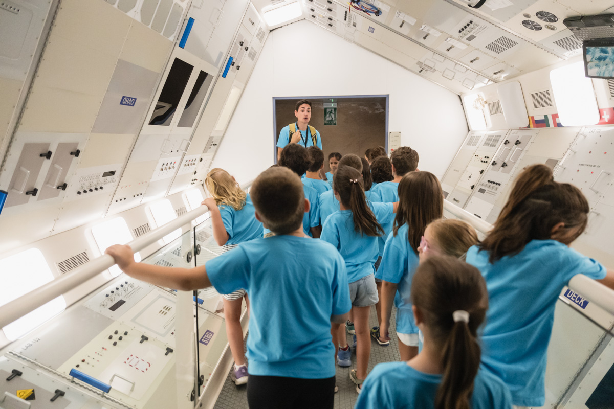 CACiencies's tweet image. 🌞¡Haz que este verano sea inolvidable!

✍️Abrimos inscripciones para #EscueladeVeranoCAC

🧒👧Juegos, aprendizaje y nuevos amigos les esperan cada día en el #MuseudelesCiències, #Hemisfèric, 
@Oceanografic_vl, @LesArtsValencia y #CaixaForum València 

ℹ️ cac.es/escueladeverano