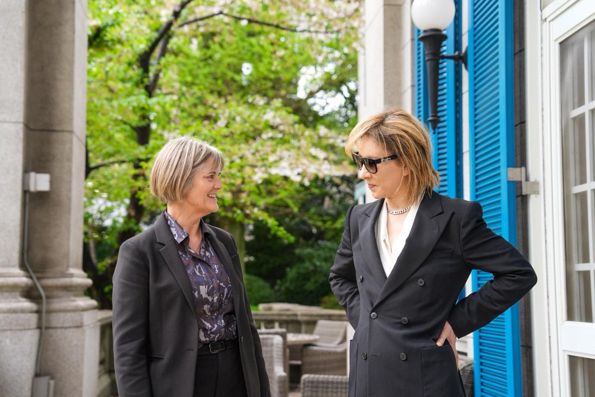 JuliaLongbottom's tweet photo. 先日 #F1鈴鹿 でお会いしたYOSHIKIさんを大使公邸にお迎えしました。
音楽や創造性を通じて広がる日英の文化的なつながり、そして国や分野を越えて生まれる人と人とのつながりについて語り合いました。 https://t.co/zD6mPaY388