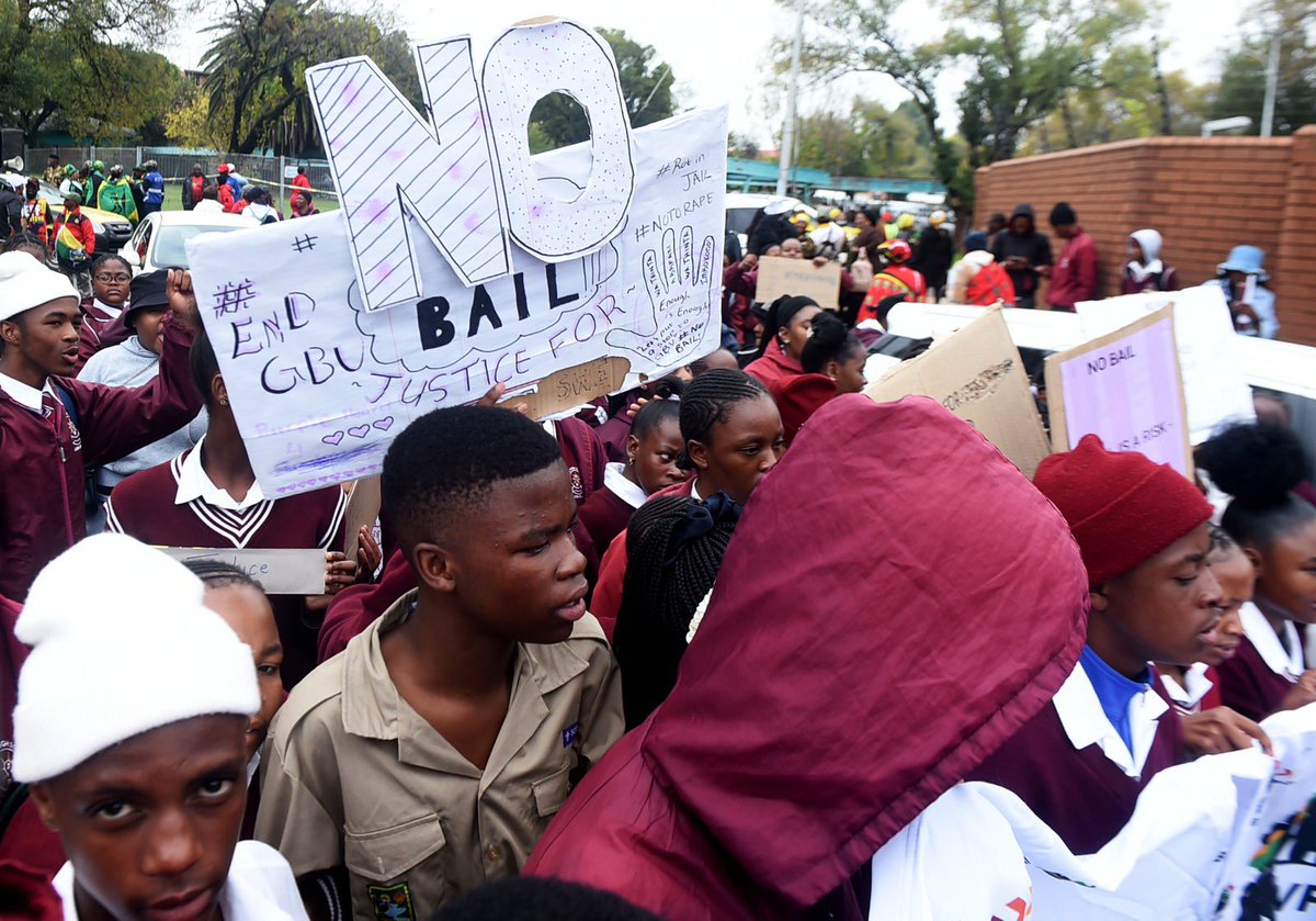 NkosazanaPeshwa's tweet image. Protesters from political parties, faith groups, and civil society rallied outside the Roodepoort Magistrate Court after the alleged brutal rape of a 13-year-old girl by an ANC member and pastor, Tshepo Ntsimane (56), over the Easter weekend in Dobsonville, Soweto #Soweto #ANC