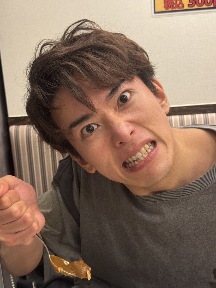 モナキ tweet media