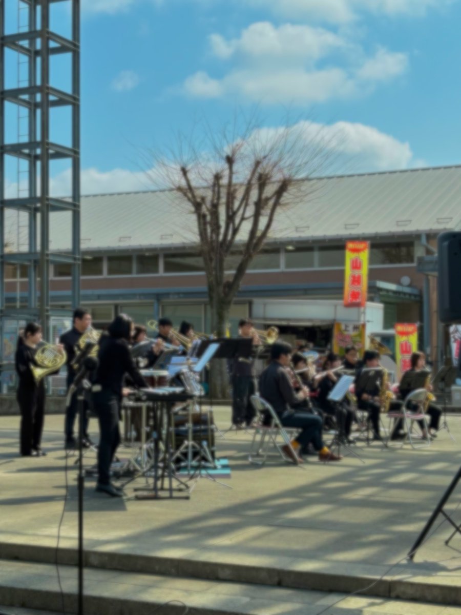 Ota_Wind's tweet photo. 3/28(土)大泉ミライフェスに出演させていただきました！
初めてのイベントの、｢オープニングステージ｣ということでドキドキの団員でしたが、
皆さまのあたたかい拍手と心地よいお天気に後押しされ、楽しく演奏することができました☺️
⁡
 #吹奏楽 #吹奏楽部 #吹奏楽団 #太田市 #大泉町 https://t.co/2MUbGhaX4y