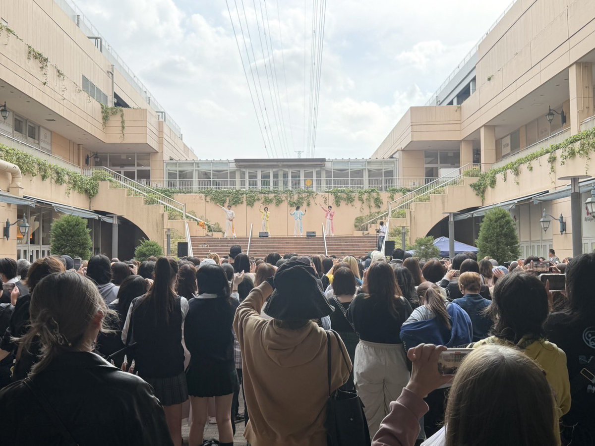 モナキ tweet media