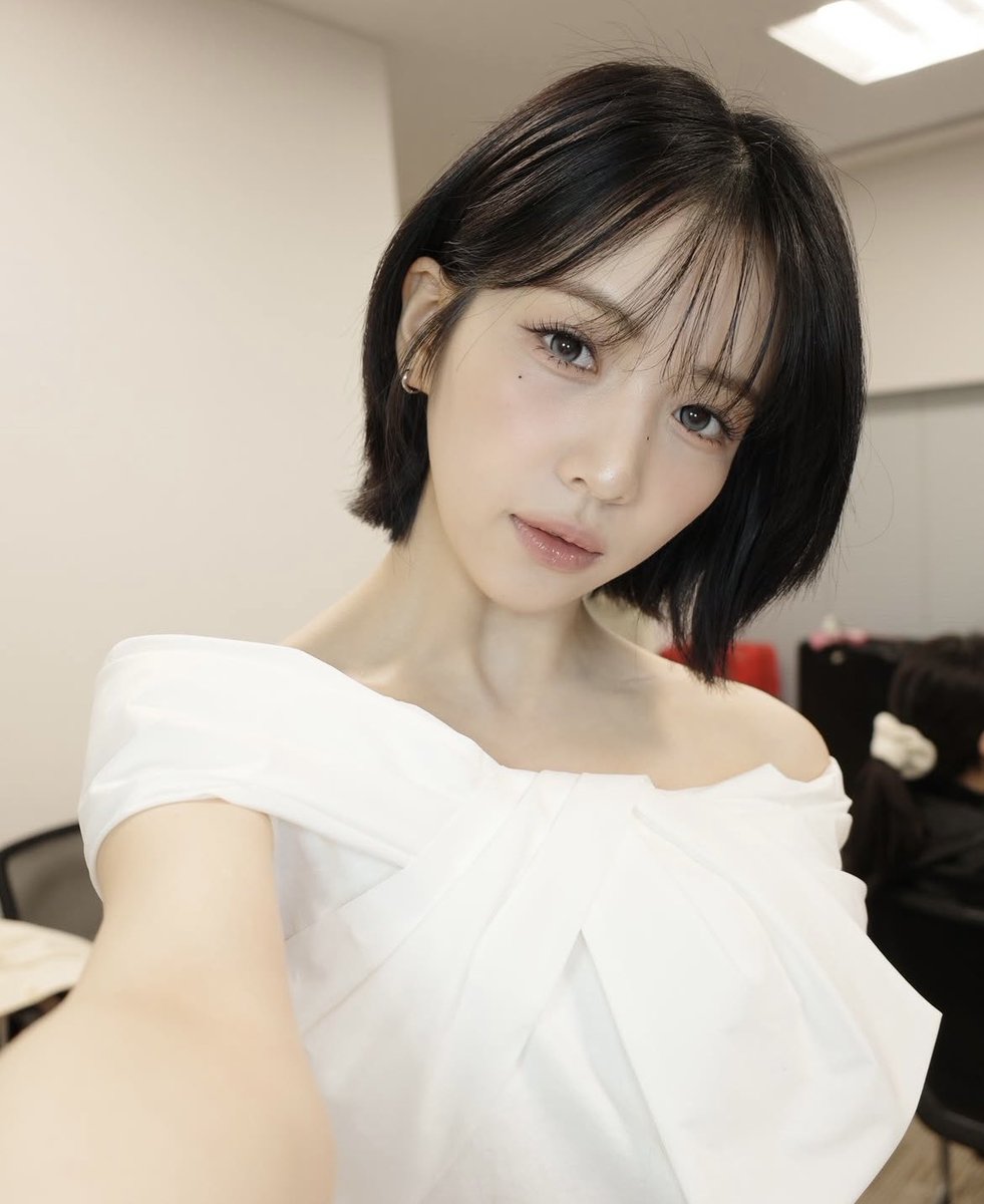 natsumiihi64's tweet photo. 名古屋駅マヤちゃんセンイル広告🦢💜
ぎりぎり見に行けた〜🥹

マヤちゃん24歳のお誕生日おめでとうでした♡

そして今のマヤちゃんのショートヘアとってもタイプです🤤🫶🏻

#HappyMAYAday https://t.co/E2JpfLgk5E