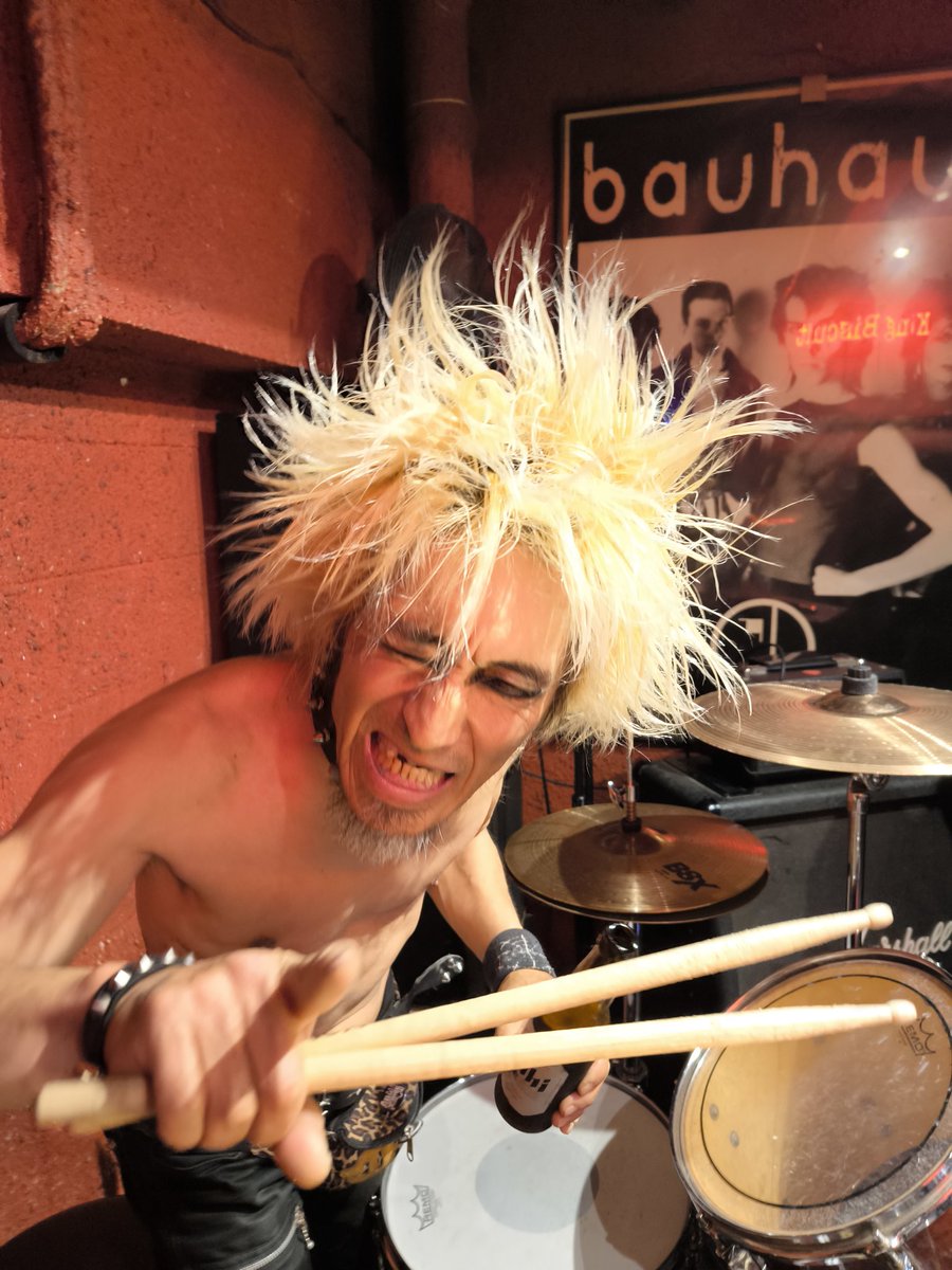 bEERPiGs_Dr's tweet photo. 岐阜 キングビスケット
“BANDAGE presents” 
 -BAD TO THE BONE-
会場にいたみなさん
ありがとうございました！
楽しすぎて朝日が昇った頃には
財布の中はすってんてん
いつもどうりの朝でした
今週末はヤバいなw

#BANDAGE
#UKKY
#SEXPOTUGLYFACE
#SICKS
#DEVILKEN
#bEERPiGs
#岐阜キングビスケット https://t.co/nl4Wu6Z62X