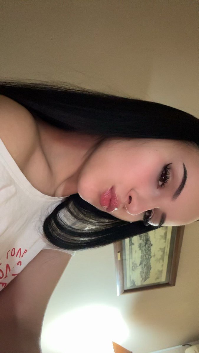 Mia Bennett tweet media