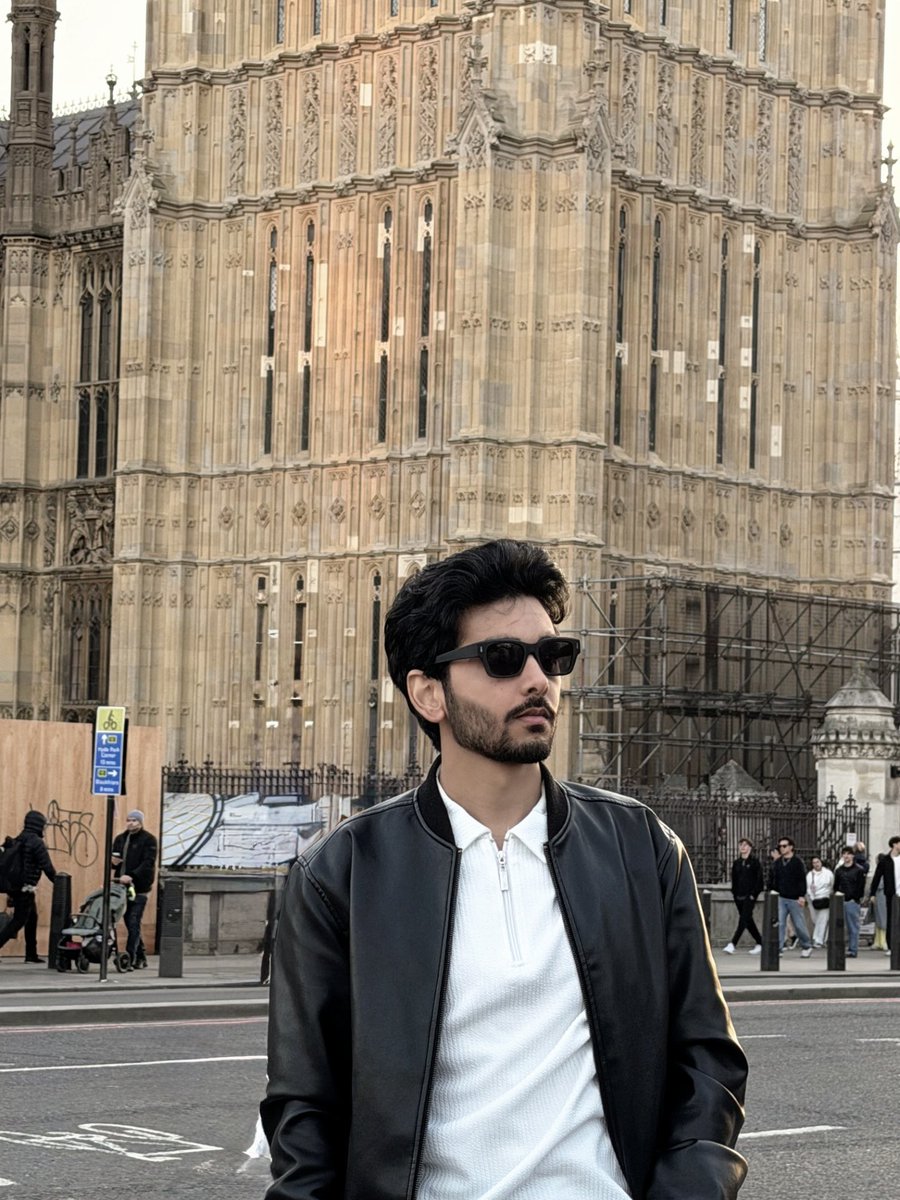 MohsinDotDot's tweet photo. another year older, another year wiser? https://t.co/EqjWeIQyZA