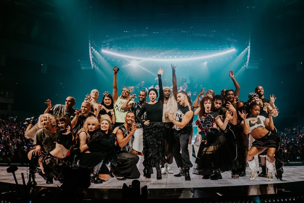 LⱯDY GⱯGⱯ CHⱯRTS © tweet media