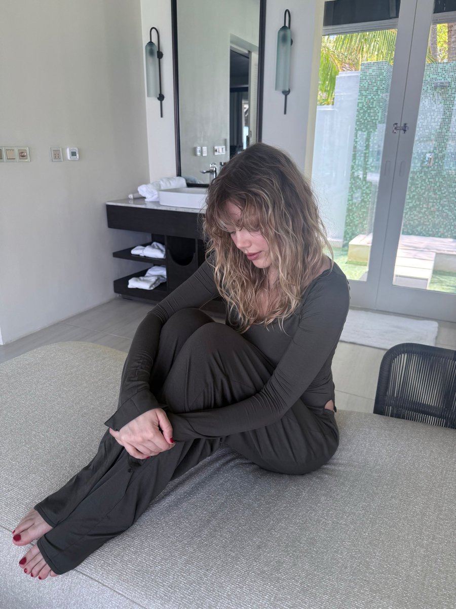 Grace Van Dien tweet media