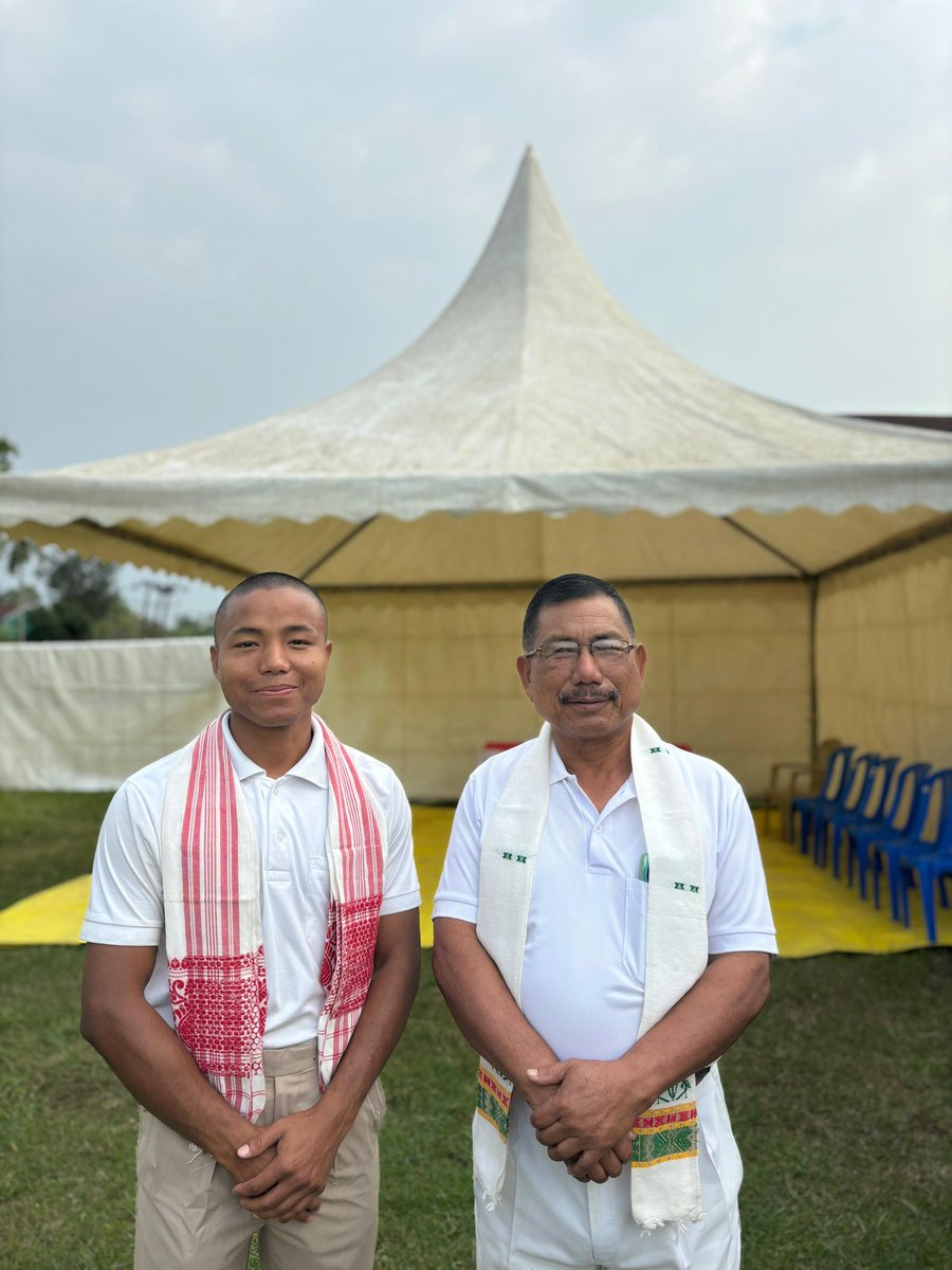 NarahPintu's tweet photo. ৰঙালী বিহুৰ আন্তৰিক শুভেচ্ছা সকলোলৈকে যাচিলোঁ 🥰

SM চাৰ আৰু PC চাৰৰ লগত 📸 

#bihu #rangali https://t.co/9EAdr9nCcE