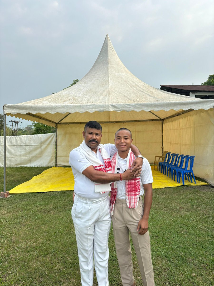 NarahPintu's tweet photo. ৰঙালী বিহুৰ আন্তৰিক শুভেচ্ছা সকলোলৈকে যাচিলোঁ 🥰

SM চাৰ আৰু PC চাৰৰ লগত 📸 

#bihu #rangali https://t.co/9EAdr9nCcE