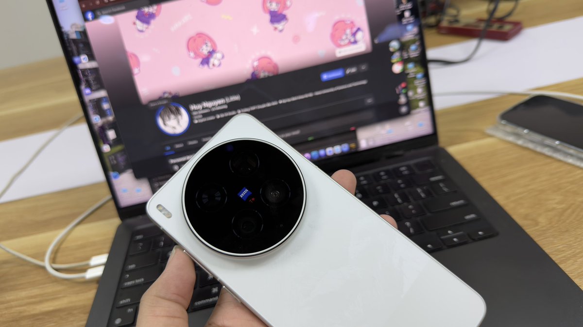 Little_34306's tweet image. I just bought Vivo X300 Ultra for my alternative device. So basically i already own 3 flagship device from this year 👀