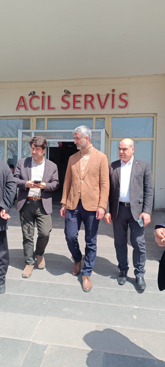 ibrahimcoskun63's tweet photo. Siverek ilçemizde yaşanan menfur saldırıda yaralanan öğretmen ve öğrencilerimizi hastanede ziyaret ettik. Okul yöneticilerimizden olayla ilgili bilgi aldık. Okullarımıza yapılan saldırılar engellemiyor bir türlü, bunun faturası her seferinde daha ağır oluyor. Bunu görmek için daha ne yaşamamız gerekiyor.
Eğitim çalışanlarımıza yapılan saldırılar artık sinelerimizi zorluyor. Elbette her türlü eylemi yapacağız, yürüyeceğiz, haykıracağız ama yeter artık iş yerlerimizde ÖLMEK İSTEMİYORUZ. Genel merkezimizle görüşme halindeyiz, yapılacak eylemleri görüşüyoruz. Eylemlerimiz netleşince kamuoyuyla paylaşılacaktır. Yaralı öğretmen, öğrenci ve polis kardeşlerimize Allah'tan acil şifalar diliyoruz. Rabbim tekrarını göstermesin.