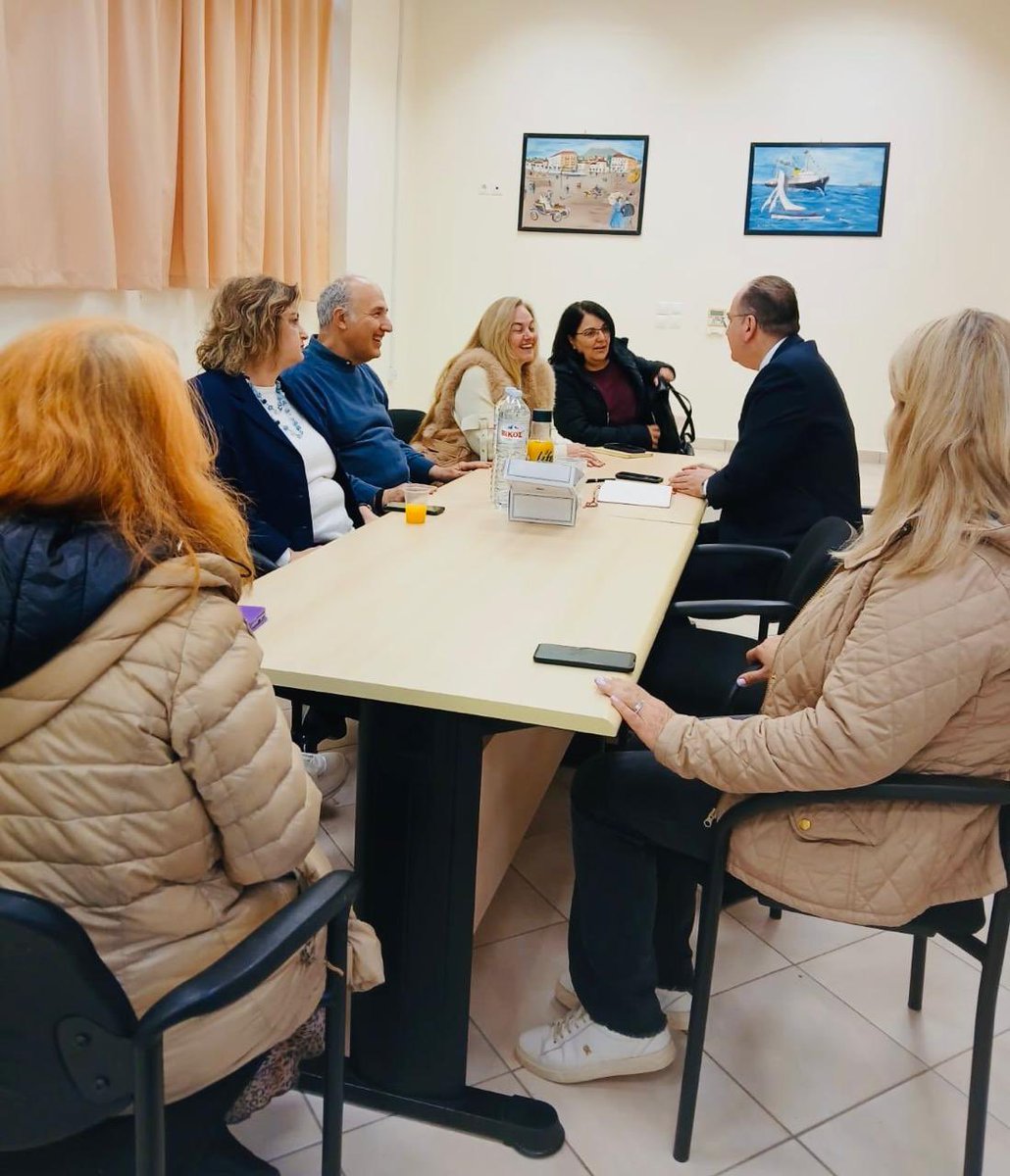 mvlazaridis's tweet photo. Επισκέφθηκα τα κτηνιατρικά εργαστήρια του ΥΠΑΑΤ και είχα την ευκαιρία να διαπιστώσω από κοντά το υψηλό επίπεδο επιστημονικής επάρκειας και αφοσίωσης των στελεχών τους.

Υπογράμμισα την ανάγκη επιτάχυνσης των εργαστηριακών ελέγχων, ώστε να ενισχυθεί η ταχύτητα ιχνηλάτησης και ταυτοποίησης των κρουσμάτων.

Ιδιαίτερα μετά τις εξελίξεις στη Λέσβο και τον αφθώδη πυρετό, τα μέτρα που εφαρμόζονται είναι αυστηρά αλλά απολύτως αναγκαία για τον περιορισμό της νόσου και την προστασία του ζωικού κεφαλαίου.

#ΥΠΑΑΤ
#Καβάλα
#apotelesmatikos