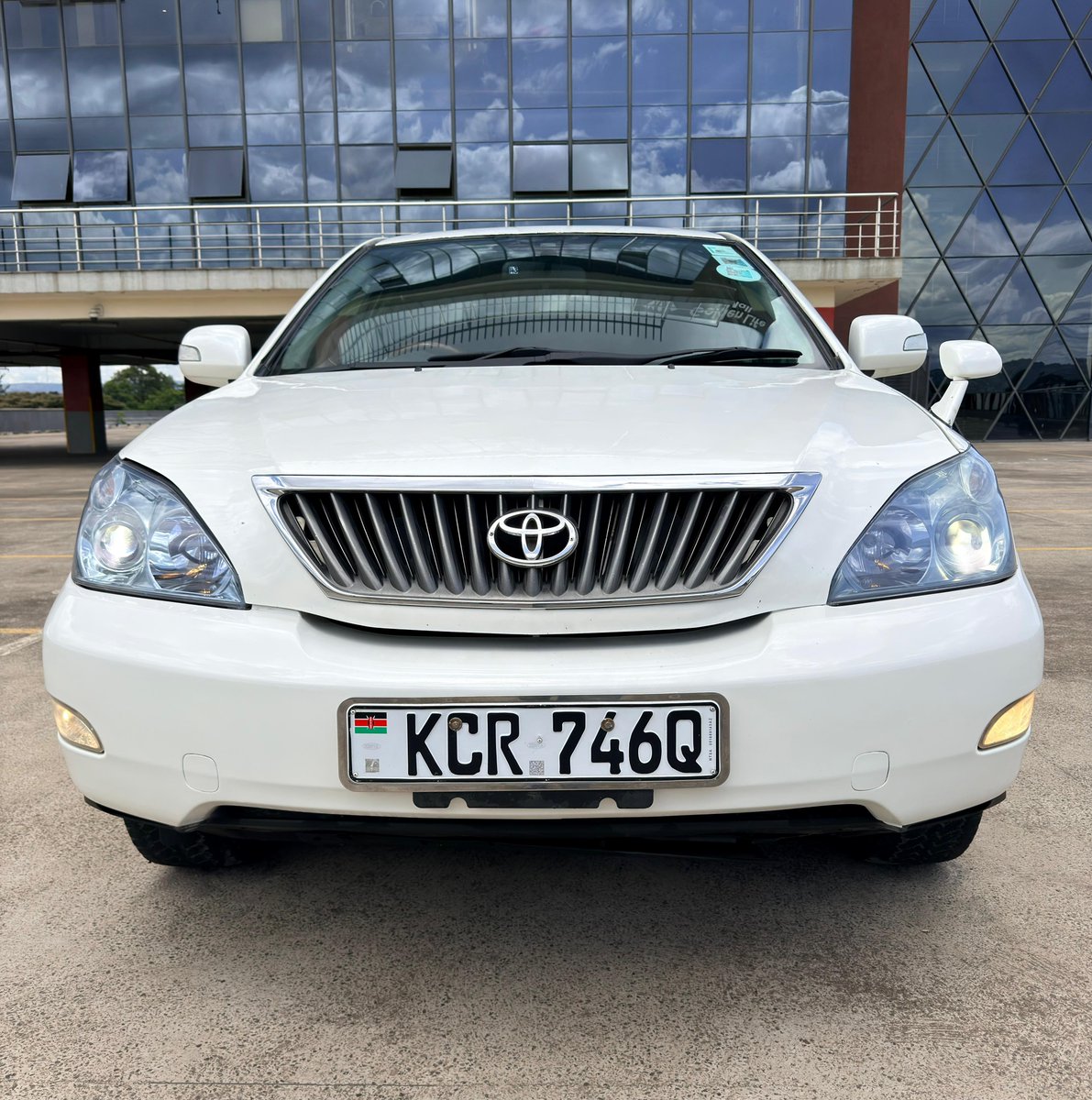 swiftmikes's tweet image. TOYOTA HARRIER 2011

2400cc 2AZ-FE
160hp / 221Nm
5-Speed Auto 
Alloy wheels 

Price: 1.7M
📞 0792 806474.