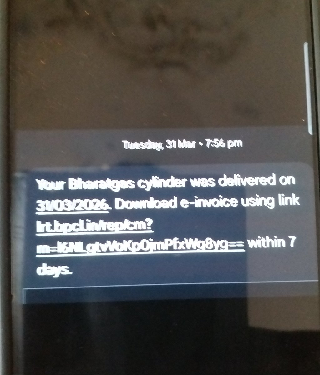 Tantya_Bheel's tweet image. Cheating/blackmarketing by @Bharat_Gas continues openly. #LPG cylinders blacked by staff with dealers connivance. Booking of 12th Mar shown delivered on 31st Mar.Fake cashmemo generated @BPCLimited @PetroleumMin when dealership shud b cancelled of such blackmarketeers #lpg_crisis