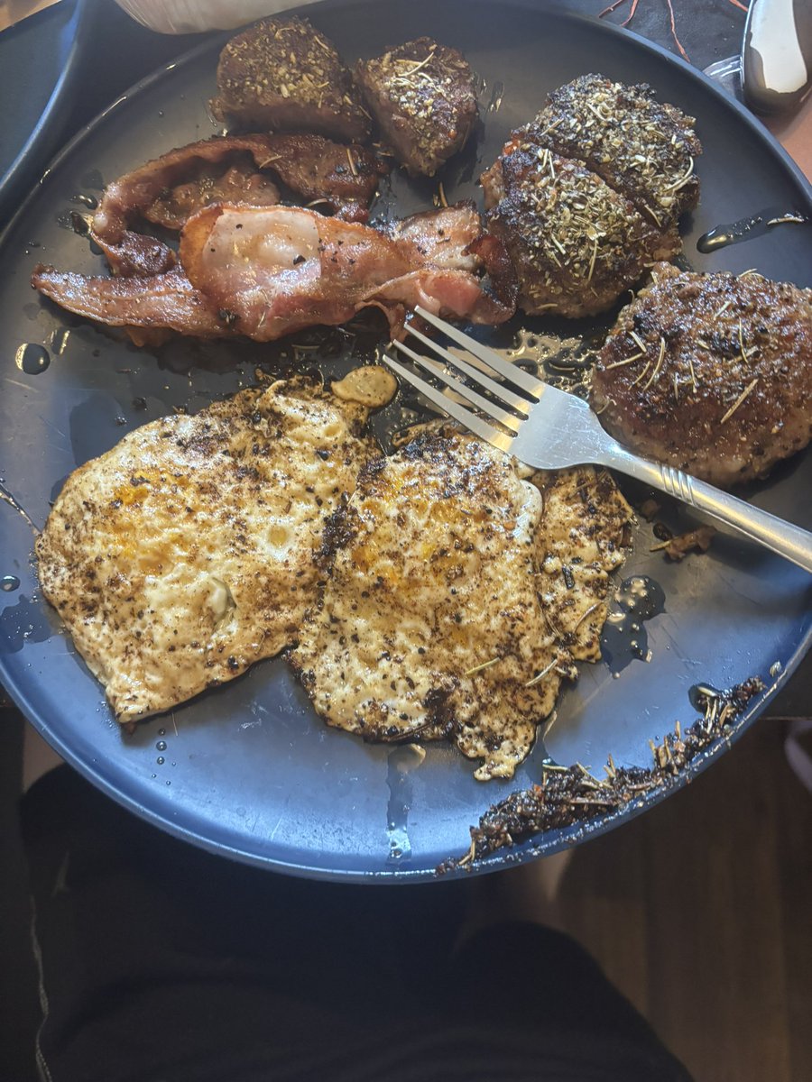 Quintenbaker's tweet photo. @luisjgomez your kid can definitely cook a lot more than you or he thinks is capable. He started young, hes 11 and cooked this the other morning while I was still upstairs and sent me the pic. Sausage pattys that he made from a pound of sausage eggs and bacon. He’s diabetic no 🍞 https://t.co/FYuVqfQycx