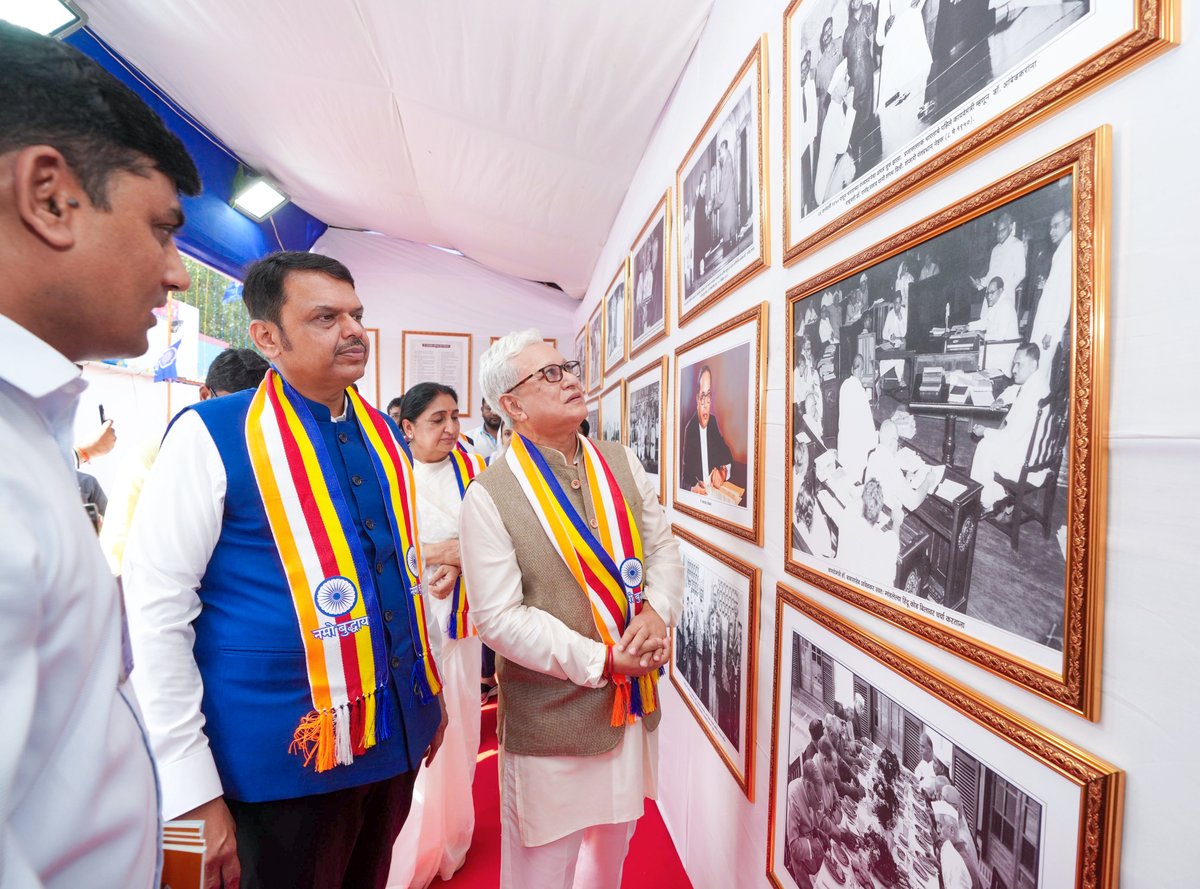CMOMaharashtra's tweet image. मा. राज्यपाल जिष्णू देव वर्मा यांच्यासमवेत मुख्यमंत्री देवेंद्र फडणवीस यांनी चैत्यभूमी, दादर येथे महामानव, भारतरत्न डॉ. बाबासाहेब आंबेडकर यांच्या जयंतीनिमित्त आयोजित कार्यक्रमात बृहन्मुंबई महानगरपालिकेच्या जनसंपर्क विभागाने आयोजित केलेल्या भारतरत्न डॉ. बाबासाहेब आंबेडकर यांच्या