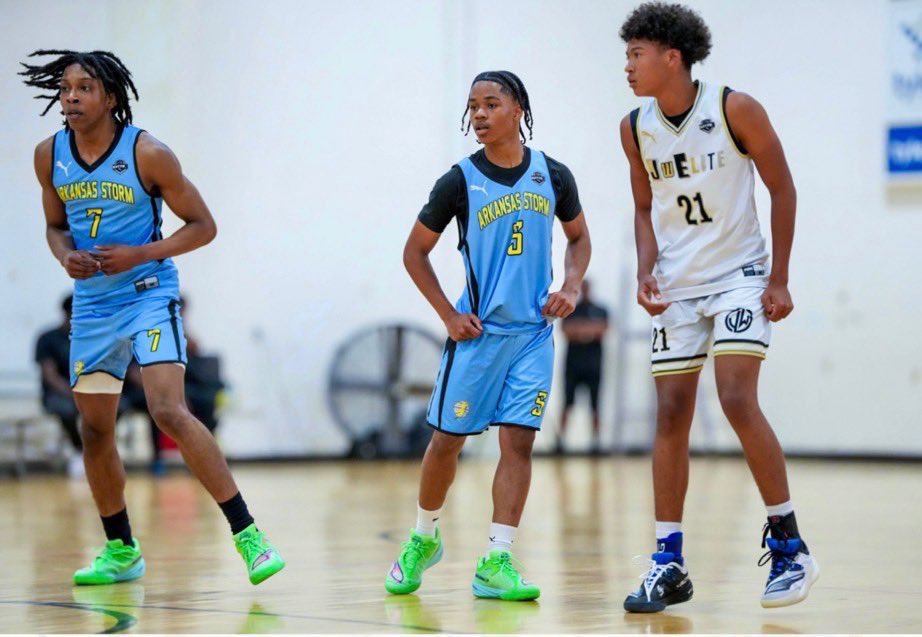 ClintonHarris32's tweet photo. Blowing by bigger guards!!!
@GradyMajors @AYSABasketball @VortexSportsARK @PrepHoops_AR @ARHoopScoop @ARPrepSports https://t.co/0QHJl9QuOJ