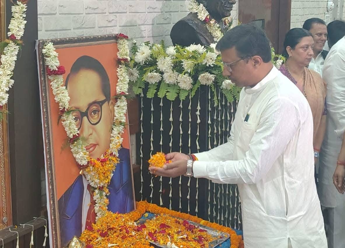 RatneshKBJP's tweet image. आज भाजपा प्रदेश कार्यालय में भारत रत्न डॉ. भीमराव अंबेडकर जी की जयंती के अवसर पर बाबा साहेब की चित्र पर पुष्पांजलि अर्पित कर उन्हें विनम्र श्रद्धांजलि दी।
#ambedkar #AmbedkarJayanti #BJP4IND #BJP4Bihar