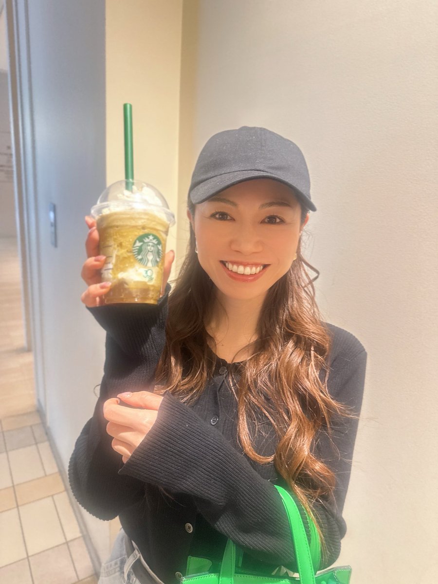 anakobayashi's tweet image. 先日の美味しかった😍

昼焼肉ビール→スタバ『THE フラペチーノof 加賀 棒ほうじ茶』✨

#昼飲み
#焼肉
#ビール
#スタバ